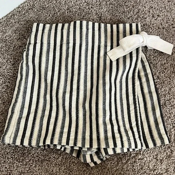 Urban Outfitters Striped Paper Bag Skort - Picture 2 of 8